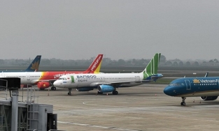 Việt Nam mở lại các đường bay quốc tế vào tháng 12