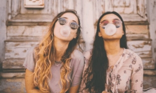 Mỹ đang nghiên cứu loại kẹo cao su có thể làm giảm 95% virus SARs-CoV-2 trong nước bọt