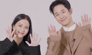 Jisoo - Jung Hae In lộ clip hậu trường tạp chí, sao mà đẹp đôi, tình cảm đến thế này!