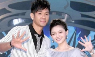 Mẹ Uông Tiểu Phi khóc kể con trai bị đánh, tình cũ Từ Hy Viên bị gọi tên