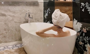 Lệ Quyên dọn về tổ ấm triệu đô, tung ảnh không mặc gì check-in phòng tắm