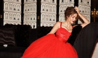 Con dâu đẹp như minh tinh của tỷ phú phân phối vaccine Covid-19 lớn nhất thế giới