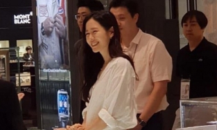 Nhan sắc xứng danh 'ngọc nữ màn ảnh Hàn' của Son Ye Jin dù bị chụp lén