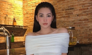 Hoa hậu Tiểu Vy lên đồ cực xinh chỉ để đi gạ hẹn hò