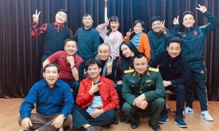 Rộ ảnh dàn nghệ sĩ đang luyện tập Táo Quân 2022