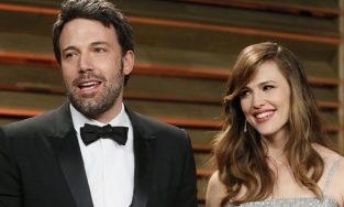 Ben Affleck nói 10 năm hôn nhân với Jennifer Garner chỉ là vì con, không hạnh phúc