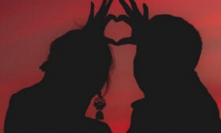 Rộ tin Chủ tịch bắt nhãn hàng chi tiền cho 'nàng thơ' lên trang bìa tạp chí cùng mình