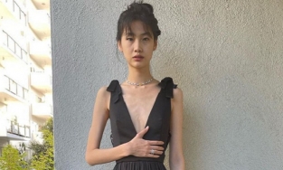 Nữ chính Squid Game lộ thân hình báo động, tay chân, ngực như da bọc xương