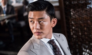 Yoo Ah In - bạn trai thân của Song Hye Kyo - công khai hẹn hò đàn ông