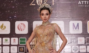 Thùy Tiên xinh như nữ thần, nói cùng lúc 3 thứ tiếng khi dự sự kiện lớn tại Thái Lan