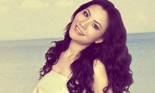 Có một Á hậu Việt Nam lấy bằng MBA tại Anh, đóng phim Hollywood, diễn thời trang khắp châu Âu 