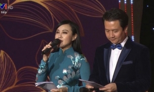 BTV Hoài Anh lần đầu tái xuất trên VTV ở vai trò mới, cười liên tục thay vì nghiêm nghị như trước