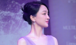 Châu Tấn hồi xuân ở tuổi U50: Da trắng mịn, gương mặt thanh tân