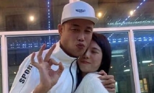 Hiệp Gà thân mật bên gái lạ, sắp cho cả làng ăn cỗ lần 4?