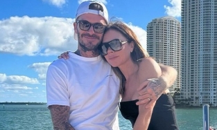 Vợ chồng David Beckham hồi xuân ở tuổi U50, tay trong tay ngày đầu năm mới