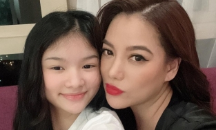 Trương Ngọc Ánh hội ngộ con gái, nhan sắc ái nữ để mặt mộc lấn lướt mẹ
