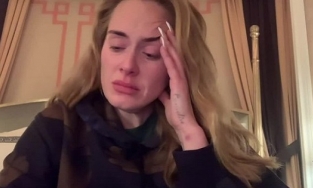 'Họa mi nước Anh' Adele khóc nức nở khi phải hủy show vào phút chót