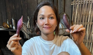Khoe bữa cơm đạm bạc với khoai lang luộc, H'Hen Niê khiến fan quốc tế 'bão bình luận'