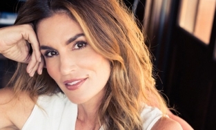 Siêu mẫu được trả lương cao nhất thế giới Cindy Crawford tiêu tiền thế nào?