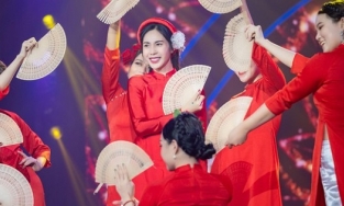 Thủy Tiên tái xuất sân khấu sau khi 'trắng án', netizen tràn vào công kích