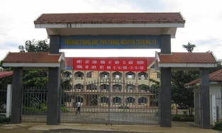 Trường cấp 3 gây xôn xao khi yêu cầu học sinh 'trực Tết', quét sân, tưới cây xuyên Tết Nguyên đán