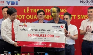 Lướt điện thoại mua Vietlott trong lúc chờ đón con, người đàn ông trúng 36,5 tỷ đồng