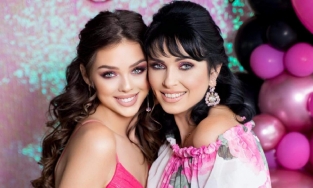 Mẹ vợ tương lai Bùi Tiến Dũng lộ diện, nhan sắc trẻ trung lấn át con gái