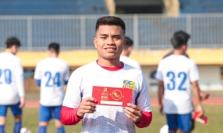 Hồ Thanh Minh là ai? Cầu thủ người Tà Ôi, có sức khoẻ phi thường nhờ đi rừng kiếm củi, lấy mật ong