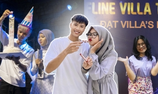 Đạt Villa - Vidhia tổ chức offline tại Hà Nội, fan 45 tuổi lái xe từ Nghệ An ra chúc mừng