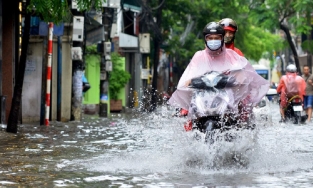 Mưa lớn tại Hà Nội đạt kỷ lục sau 36 năm, sẽ kéo dài trong bao lâu?