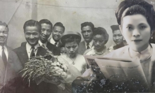 Đám cưới nhà giàu Hà Nội đầu TK 20: 10 siêu xe nhập khẩu đi rước dâu, tiệc cưới toàn sơn hào hải vị