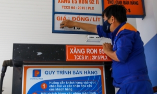Giá xăng RON95 chiều 13/6 xô đổ mọi kỷ lục, cán mốc 32.370 đồng/lít