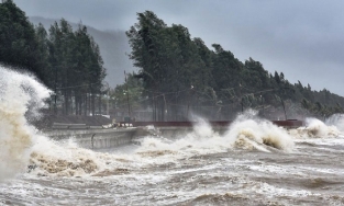 Dự báo thời tiết: Bão Ma-on giật cấp 10 đang tiến vào Biển Đông