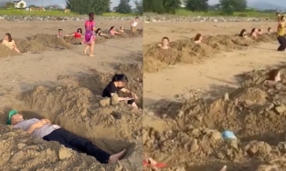 Biển Cửa Lò xuất hiện team building “đào huyệt tập thể”