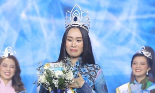 Nhan sắc Tân Miss Peace Vietnam 2022: Du học Mỹ, làm thông dịch chuyên nghiệp