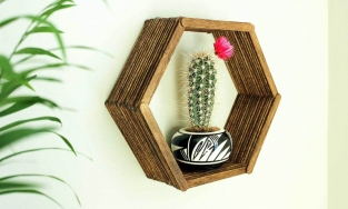 Tự làm kệ lục giác bằng que kem để trang trí tường nhà