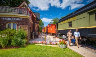 Đến Canada, trải nghiệm cảm giác “du hành ngược thời gian” trên toa tàu cổ