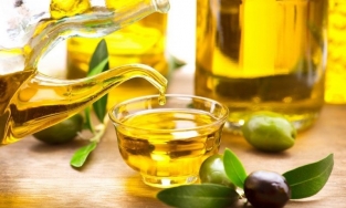 Bất ngờ với 5 công dụng đánh bóng và làm sạch nội thất từ dầu ô liu