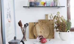 Nhà thiết kế thời trang 'thay áo mới' cho phòng bếp chỉ bằng phụ kiện