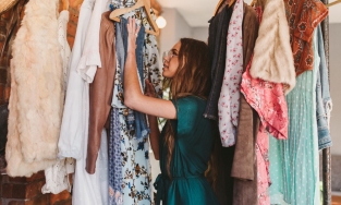 Mách bạn mẹo dọn tủ quần áo “chuẩn không cần chỉnh' khi trời vào Đông