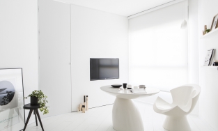 Căn hộ 42m² tỏa sáng với thiết kế tối giản cùng gam màu trắng chủ đạo