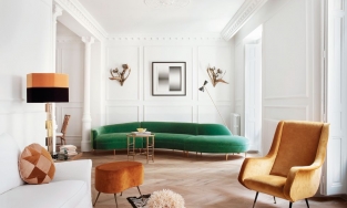 Căn hộ xuống cấp trở nên xinh đẹp và quyến rũ với gam màu trầm ấm