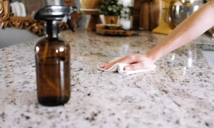 Cách làm sạch bề mặt đá granite hiệu quả, dùng lâu năm vẫn bóng như mới