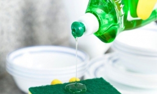 Không chỉ để rửa chén, nước rửa bát có thể làm sạch đa năng hơn bạn nghĩ!