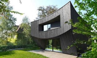 Casa Curved, ngôi nhà gỗ tại Thụy Sỹ cực sáng tạo với đường cong ấn tượng