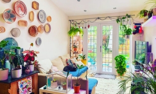 Ngôi nhà chỉ 46m² nhưng có đến 100 chậu cây cảnh của cô nàng yêu cây xanh