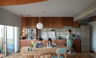 Căn hộ 74m² với 'đường cong' càng nhìn càng thấy hợp lý của gia đình trẻ