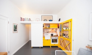 Bất ngờ trước phòng bếp màu vàng tiện nghi 'ẩn giấu' sau cánh cửa