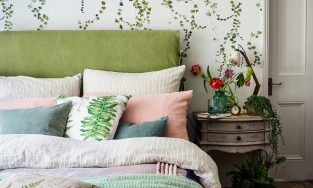 Muốn  phòng ngủ mát mắt và thư giãn, hãy lựa chọn xanh lá cây làm điểm nhấn