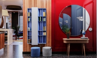 Căn hộ hiện đại và nổi bật nhờ chọn màu rực rỡ của chàng độc thân vui tính